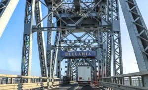 Болгария временно закрывает движение транспорта по мосту «Дружбы» Джурджу-Русе