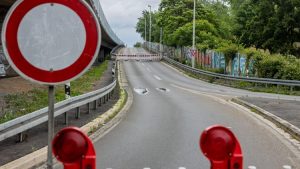 Германия: закрытие моста привело к резкому росту пробок на объездных маршрутах