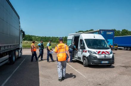 Франция: усиление контроля запрета на проведение 45-часового отдыха на автостоянке на трассе A77
