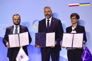 Україна, ЄК і ЄІБ підписали меморандум про Ініціативу з безпеки та зв'язності