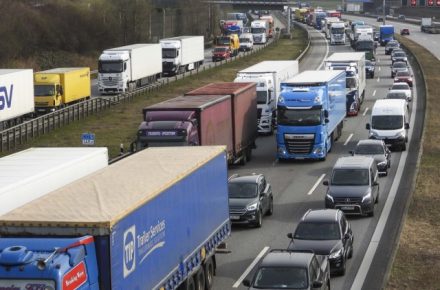 Германия: ADAC предупредил о пиковых пробках в первые выходные августа