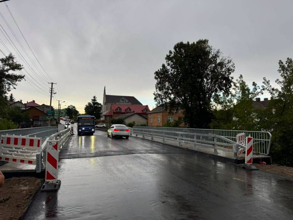 На Львівщині відкрили рух по відремонтованому мосту