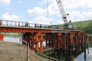 Продолжается строительство нового пограничного моста через Днестр между Украиной и Молдовой