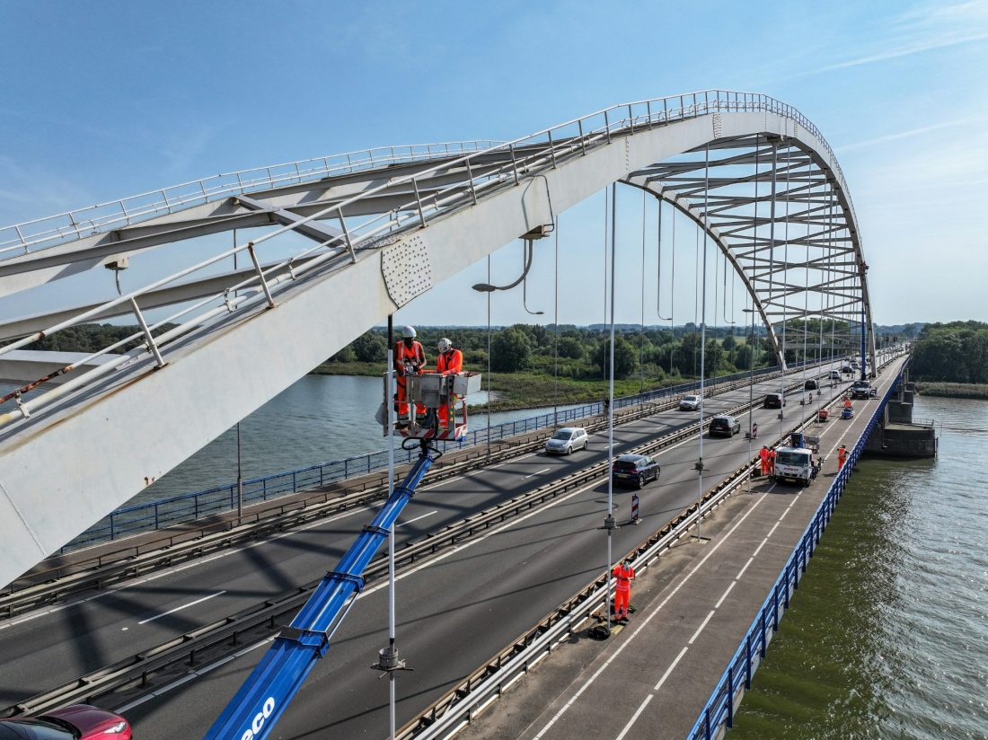 Нідерланди: міст Мерведе закритий для вантажівок