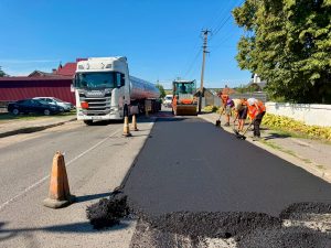 На дороге Н-03 при въезде в Черновицкую область ремонтируют подходы к мостовому сооружению