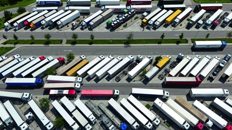 Німеччина: уряд планує створити понад 1700 нових паркомісць для вантажівок