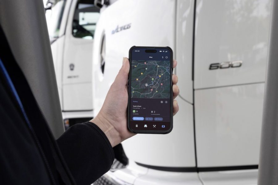 Mercedes-Benz Trucks добавила в приложение Truck Remote функцию поиска свободных парковок для грузовиков