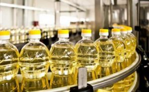Из-за проблем с морским экспортом Украина вывозит вдвое меньше подсолнечного масла