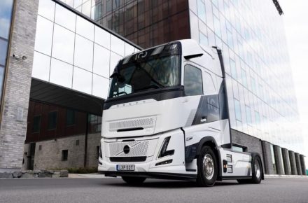 Volvo выпустила специальную версию грузовика в честь своего 100-летнего юбилея