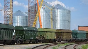 Україна переходить на залізничний транзит зерна через Молдову зі знижкою 50%