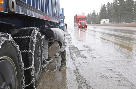 Литва: Мінтранс пропонує обов'язати вантажівки та автобуси носити ланцюги проти ковзання взимку, перевізники проти