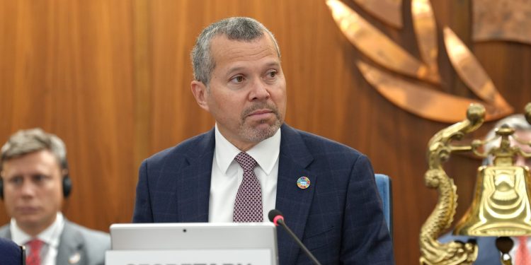 IMO призвала прекратить атаки на торговые суда и моряков
