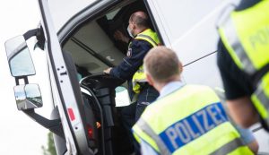 Німеччина: на A7 затримано водія вантажівки, який був в дорозі 32 години