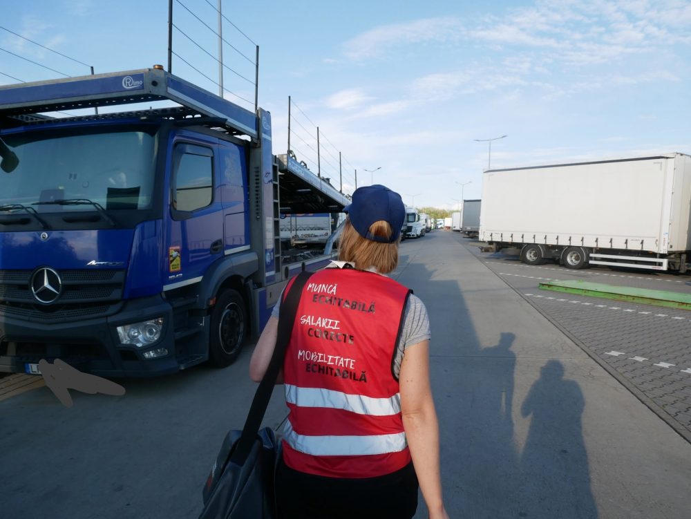 Faire Mobilität провела разъяснительные акции для дальнобойщиков на стоянках в Германии