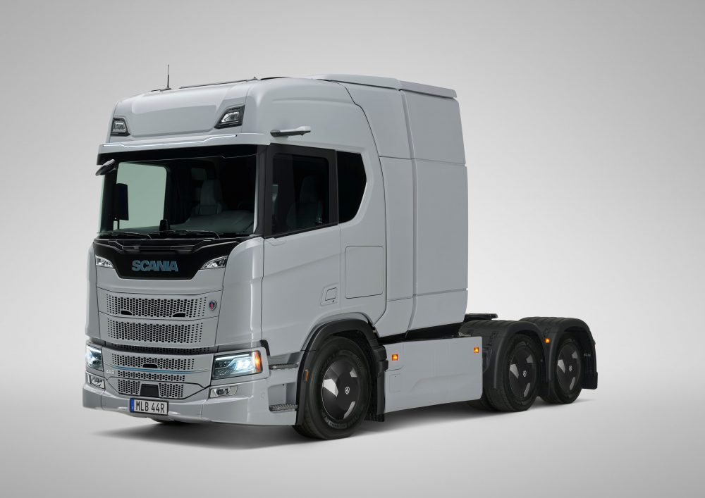 Scania представила электрический тягач для дальних перевозок с запасом хода до 720 км