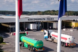У Польщі введуть обов'язкове платне бронювання для вантажівок, що їдуть в Україну, РБ і РФ