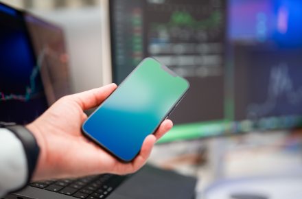При импорте мобильных телефонов теперь нужно декларировать их IMEI-коды