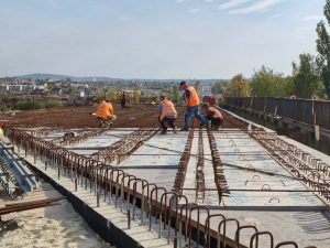 На трасі М-09 у Львівській області перестраюють пішохідний перехід через залізницю