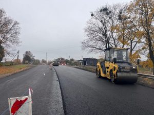 На автошляху М-03 в Харківській області ремонтують ділянку дороги поблизу Валок