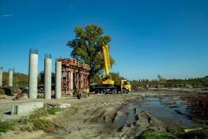 На Днепропетровщине строят новый участок трассы Н-31