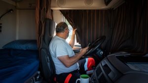Нідерланди: водії з РБ домоглися виплати боргів із зарплати після блокування вантажівок